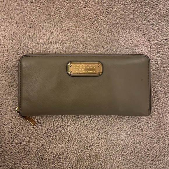 Marc Jacobs Wallet - Picture 1 of 13